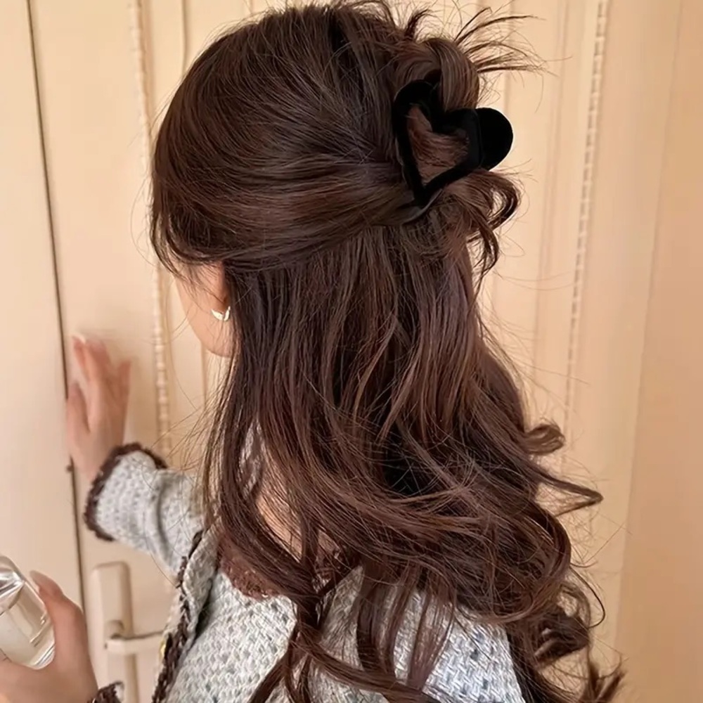🌟Host Pick🌟Black Heart Hair Claw Clip
